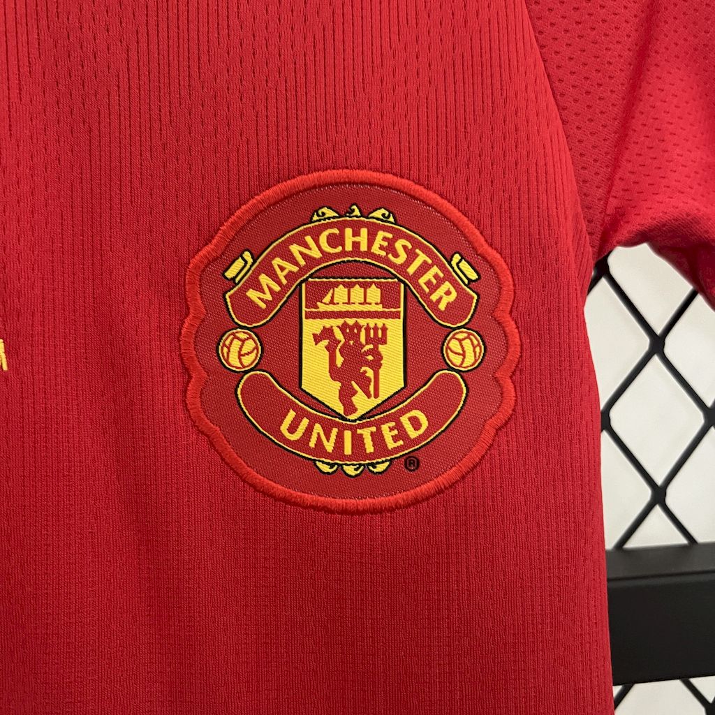Camisa e shorts retrô infantil Manchester United 2007/08