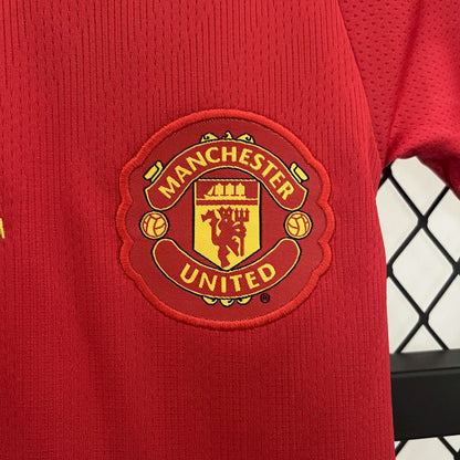 Camisa e shorts retrô infantil Manchester United 2007/08