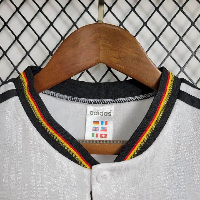 Camisa e shorts retrô infantil da Alemanha 1996