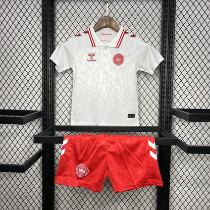 Kit reserva infantil Dinamarca 2024/25 Euro