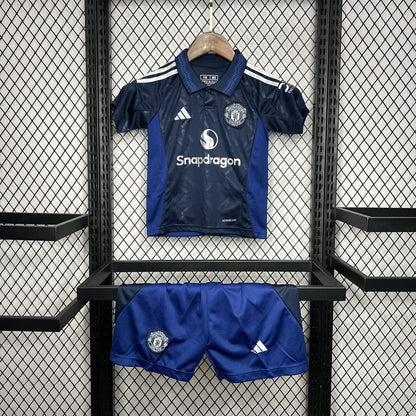 Kit reserva infantil do Manchester United 2024/25