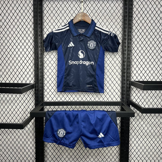 Kit reserva infantil do Manchester United 2024/25