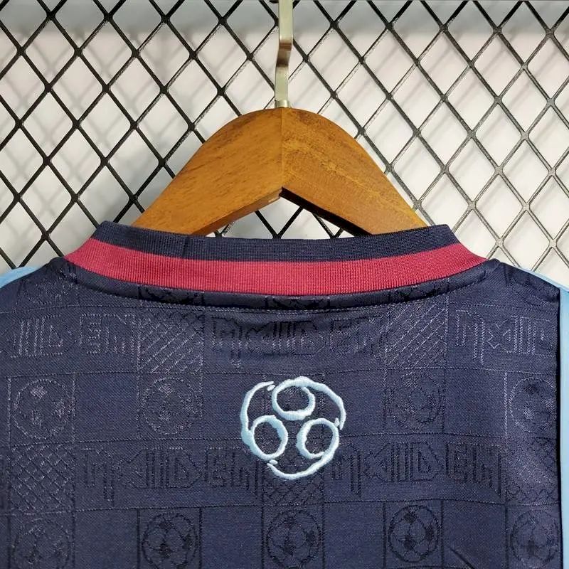 Camisa retrô do West Ham United 2011