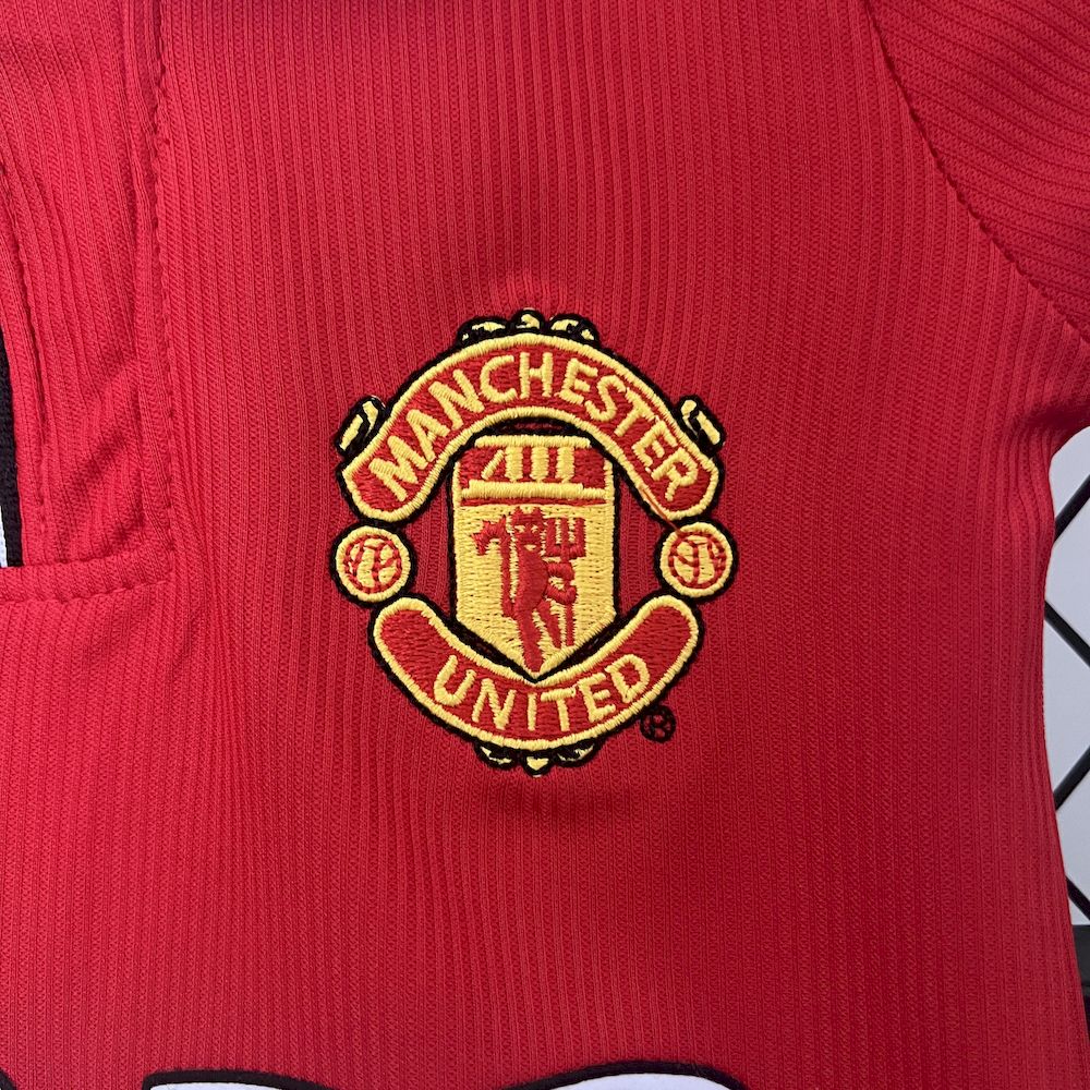 Camisa e shorts retrô infantil Manchester United 1998/99