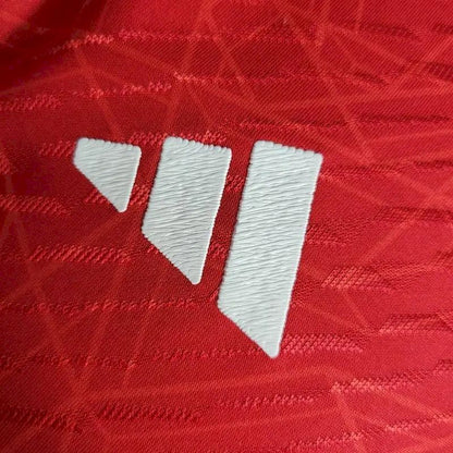 Camisa de treino pré-jogo do Manchester United 2023/24, versão jogador