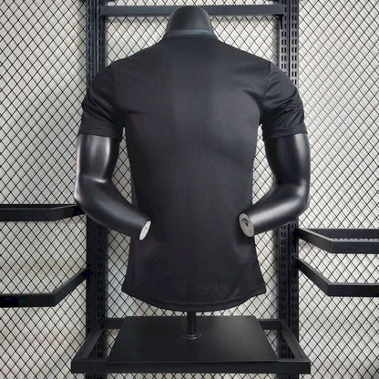 Camisa pré-jogo do Newcastle United 2023/24, versão do jogador