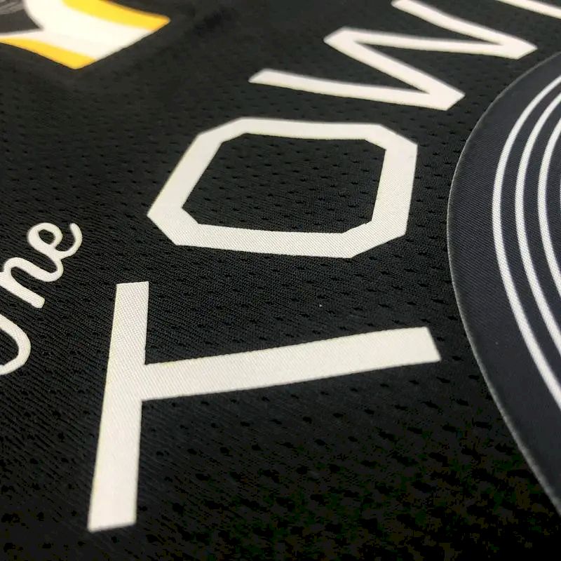 Camisa masculina Stephen Curry com decote em V preta versão jogador – Edição Statement