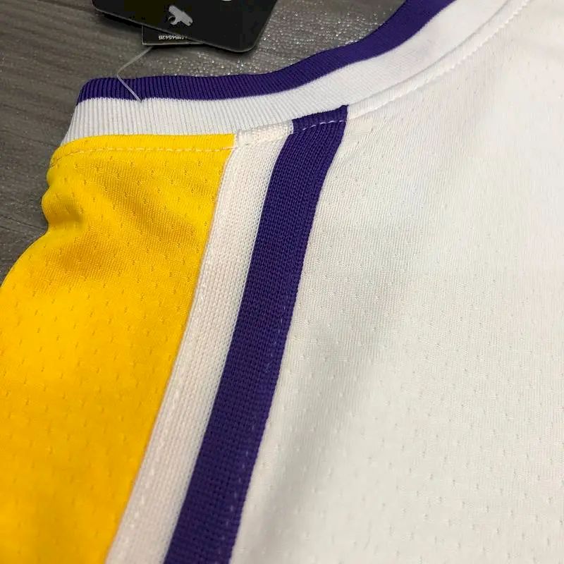 Camisa Kobe Bryant Masculina Branca Versão Jogador – Edição Clássica Retro