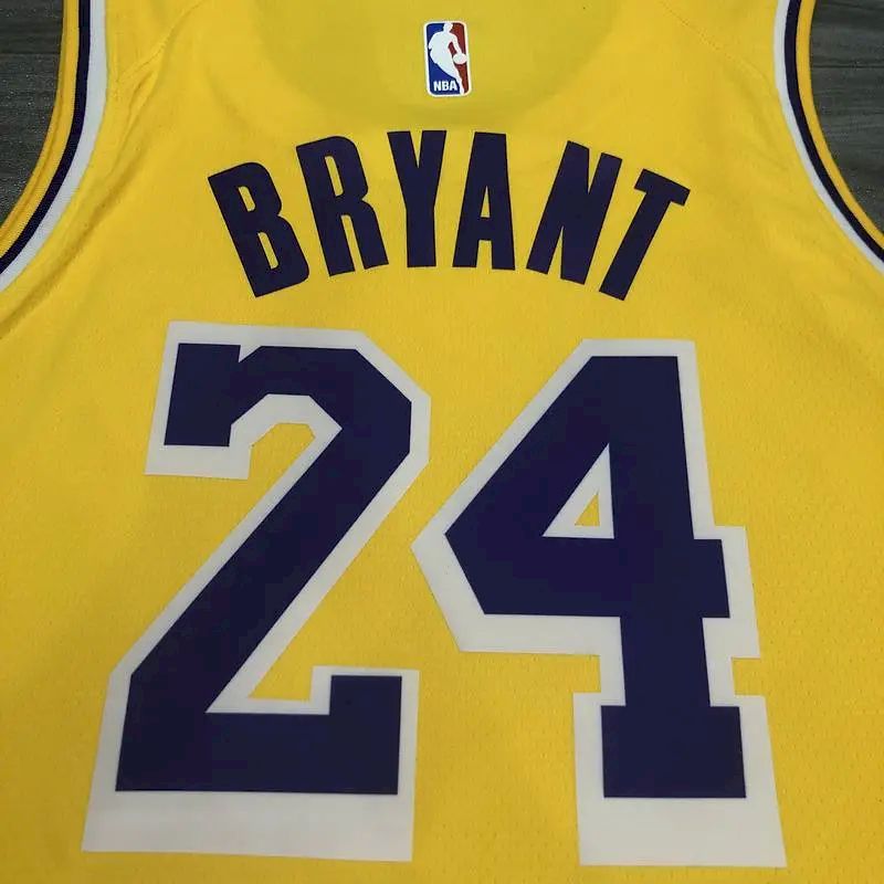 Camisa amarela masculina Kobe Bryant versão jogador – Edição clássica retrô
