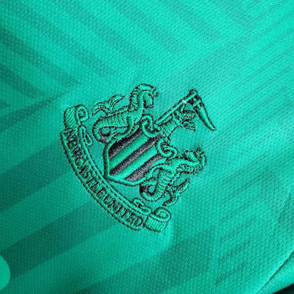 Kit reserva infantil do Newcastle United 2023/24