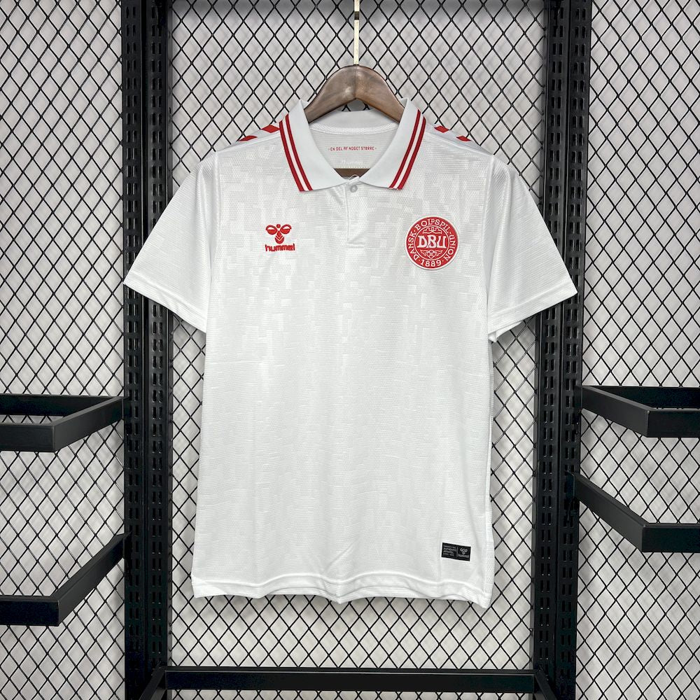 Camisa reserva da Dinamarca para a Eurocopa 2024/25
