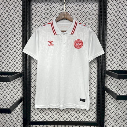 Camisa reserva da Dinamarca para a Eurocopa 2024/25
