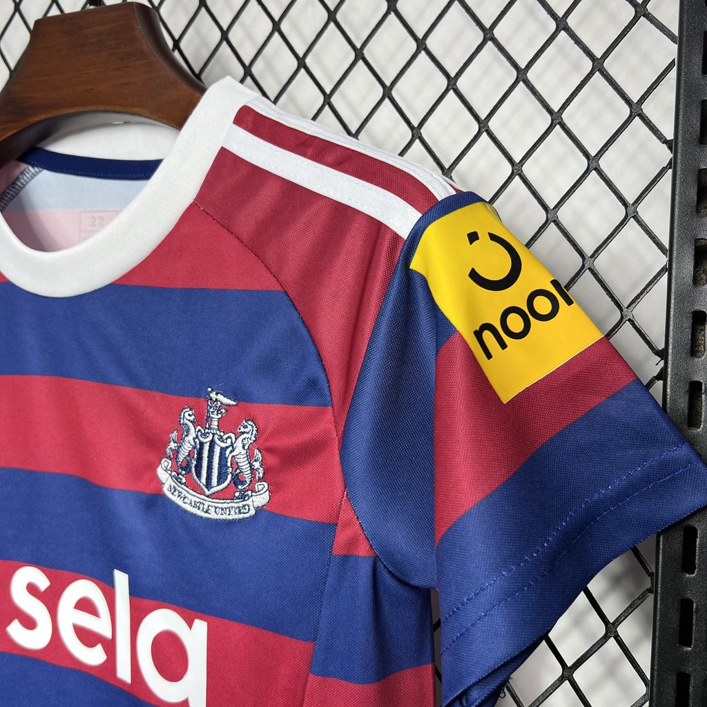 Kit reserva infantil do Newcastle United 2024/25