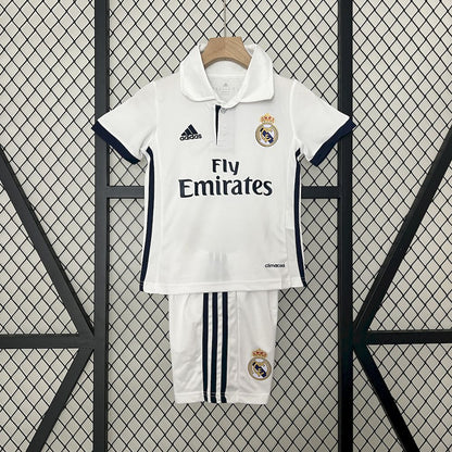 Camisa e shorts retrô infantil do Real Madrid 2016/17