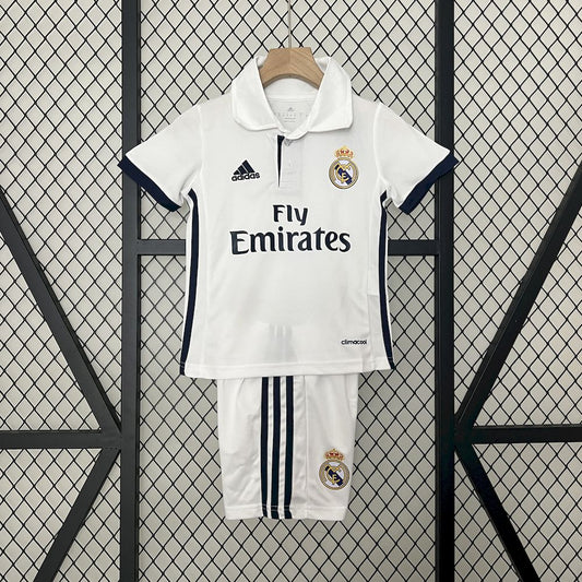 Camisa e shorts retrô infantil do Real Madrid 2016/17