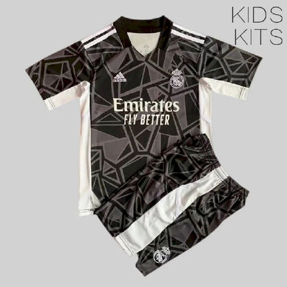 Kit 2 de goleiro infantil do Real Madrid 2022/23