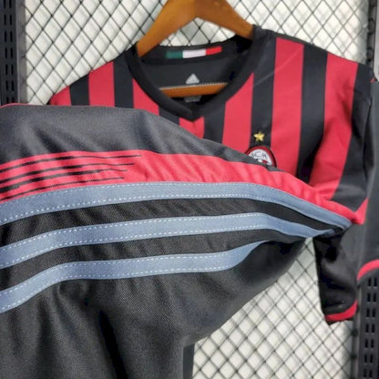 Camisa retrô titular do AC Milan 2016/17