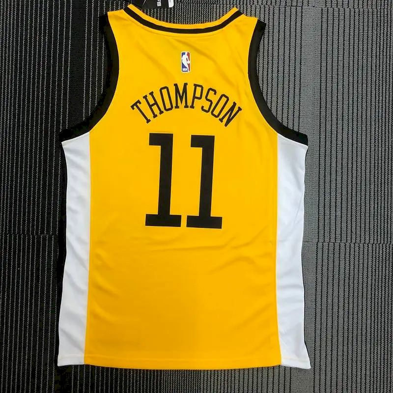 Camisa Klay Thompson com gola V amarela versão jogador masculina – Edição Statement