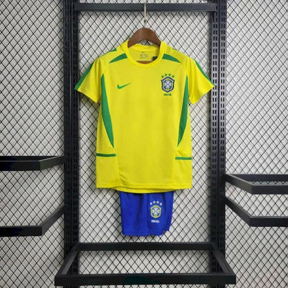 Camisa e shorts retrô infantil Brasil 2002