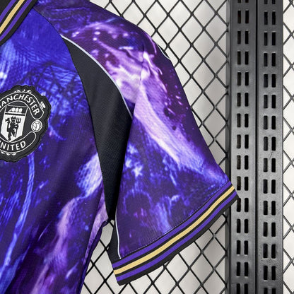 Camisa roxa edição especial do Manchester United 2025/26