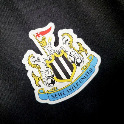 Camisa de treino pré-jogo do Newcastle United 2023/24