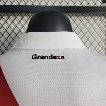 Camisa titular do River Plate 2023/24, versão jogador