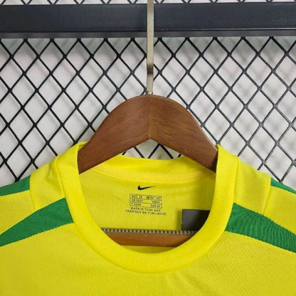 Camisa e shorts retrô infantil Brasil 2002