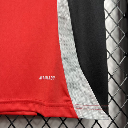 Camisa vermelha pré-jogo Manchester United 2024/25
