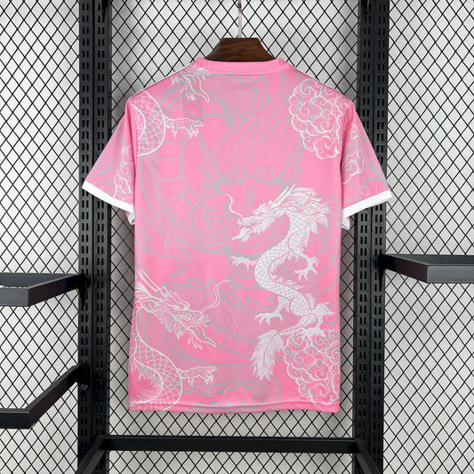Maillot édition spéciale Dragon rose du Real Madrid 2025/26