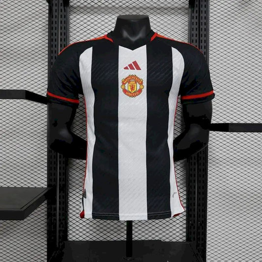 Camisa de treino pré-jogo do Manchester United 2023/24, versão jogador