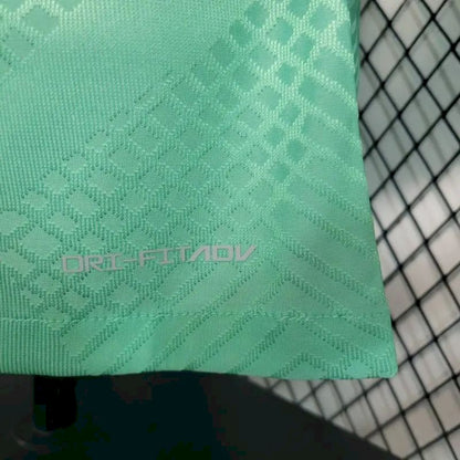Camisa de treino pré-jogo do Barcelona 2023/24, versão jogador