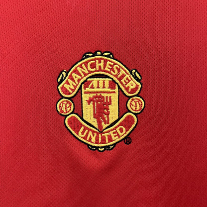 Camisa e shorts retrô infantil Manchester United 2005/06
