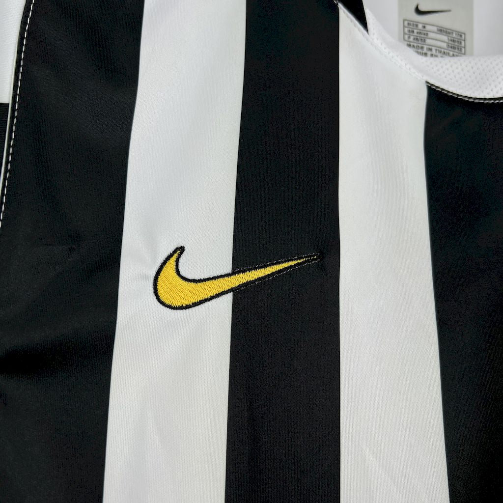 Camisa retrô titular da Juventus 2002/03