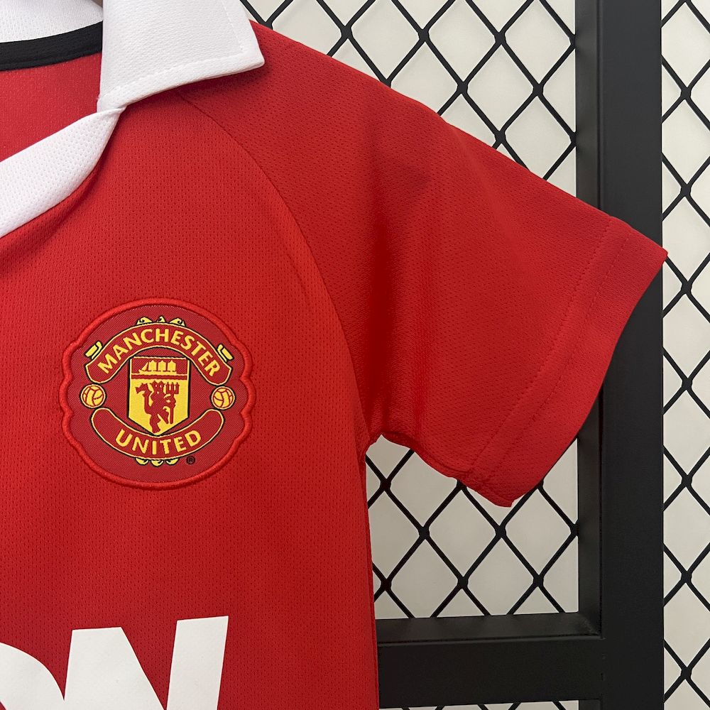 Camisa e shorts retrô infantil Manchester United 2010/11