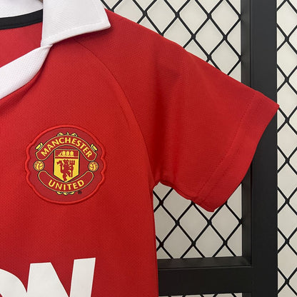Camisa e shorts retrô infantil Manchester United 2010/11
