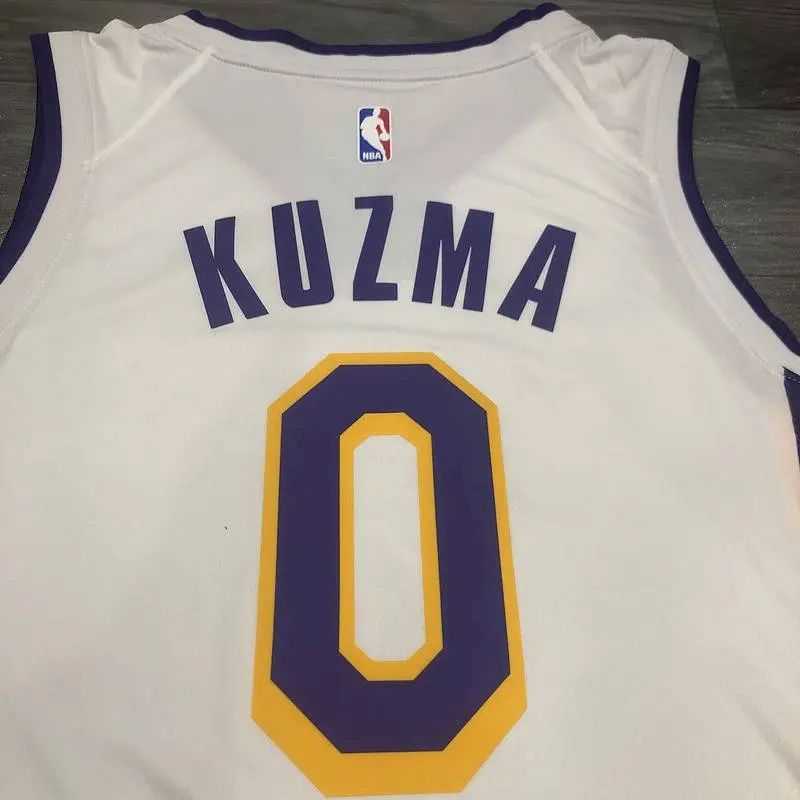 Camisa Kyle Kuzma Masculina Branca Versão Jogador – Edição Clássica Retro