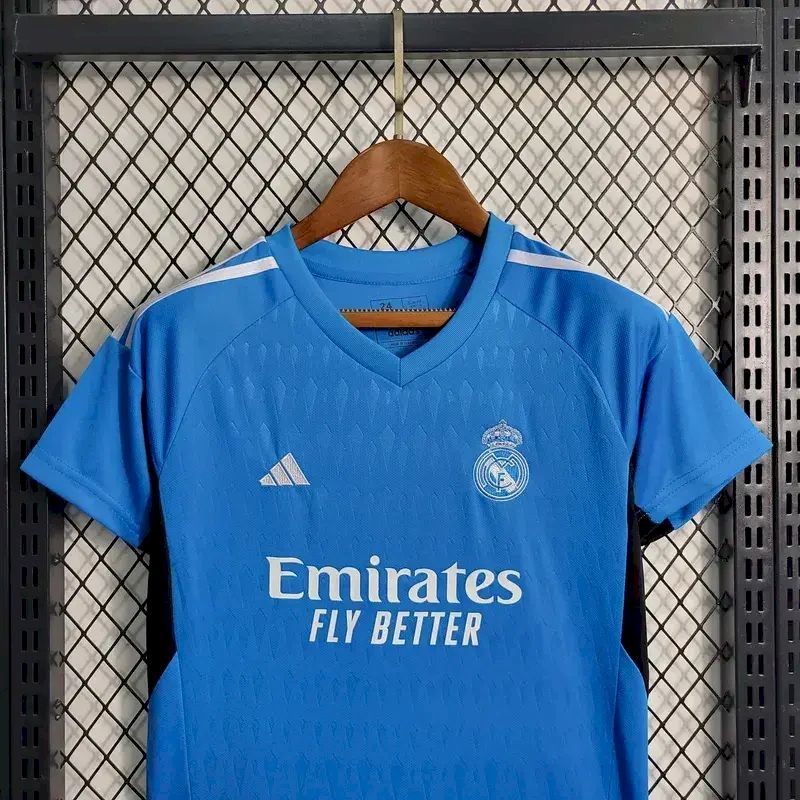 Kit de goleiro infantil azul do Real Madrid 2023/24
