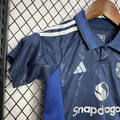 Kit reserva infantil do Manchester United 2024/25