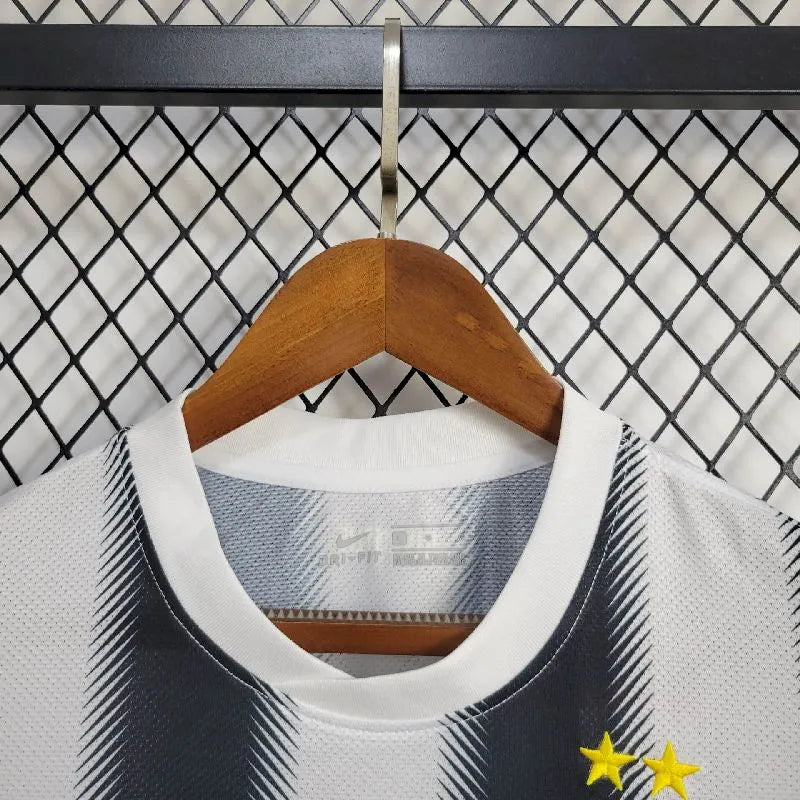 Camisa retrô Home Juventus 2011/12