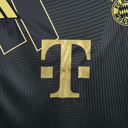 Bayern Munich 2025/26 Black Gold Special Edition Jersey