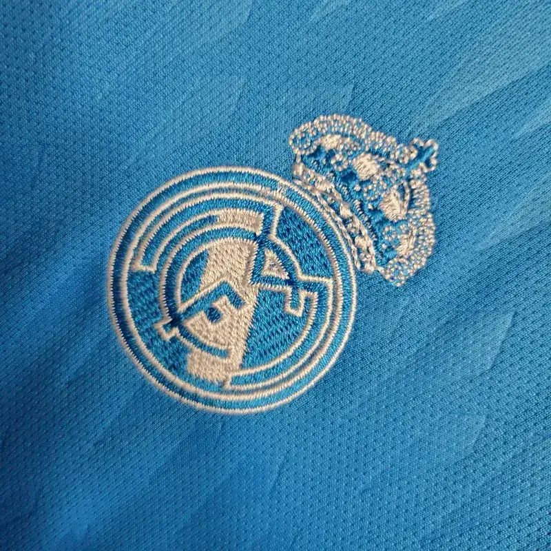 Kit de goleiro infantil azul do Real Madrid 2023/24