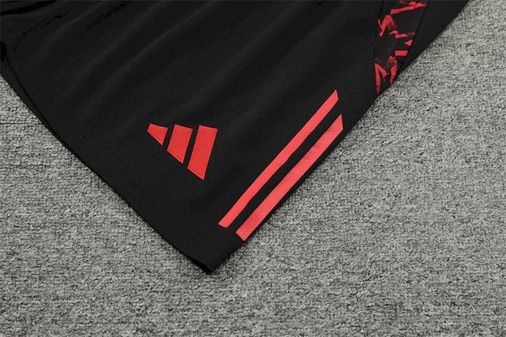Camisa de treino adulto + short Manchester United 2024/25 14001