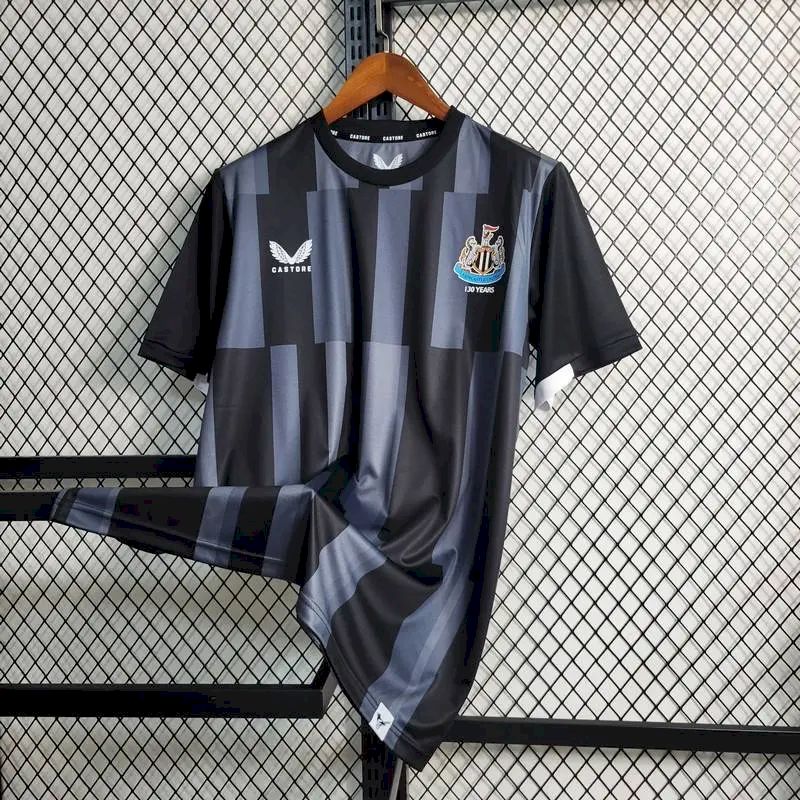 Camisa de treino pré-jogo do Newcastle United 2023/24