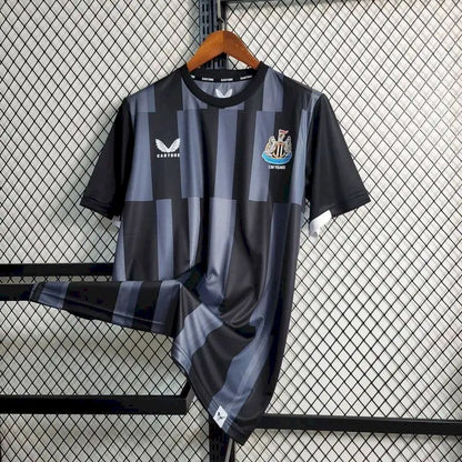 Camisa de treino pré-jogo do Newcastle United 2023/24
