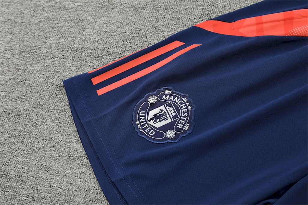 Camisa de treino adulto + short Manchester United 2024/25 14001