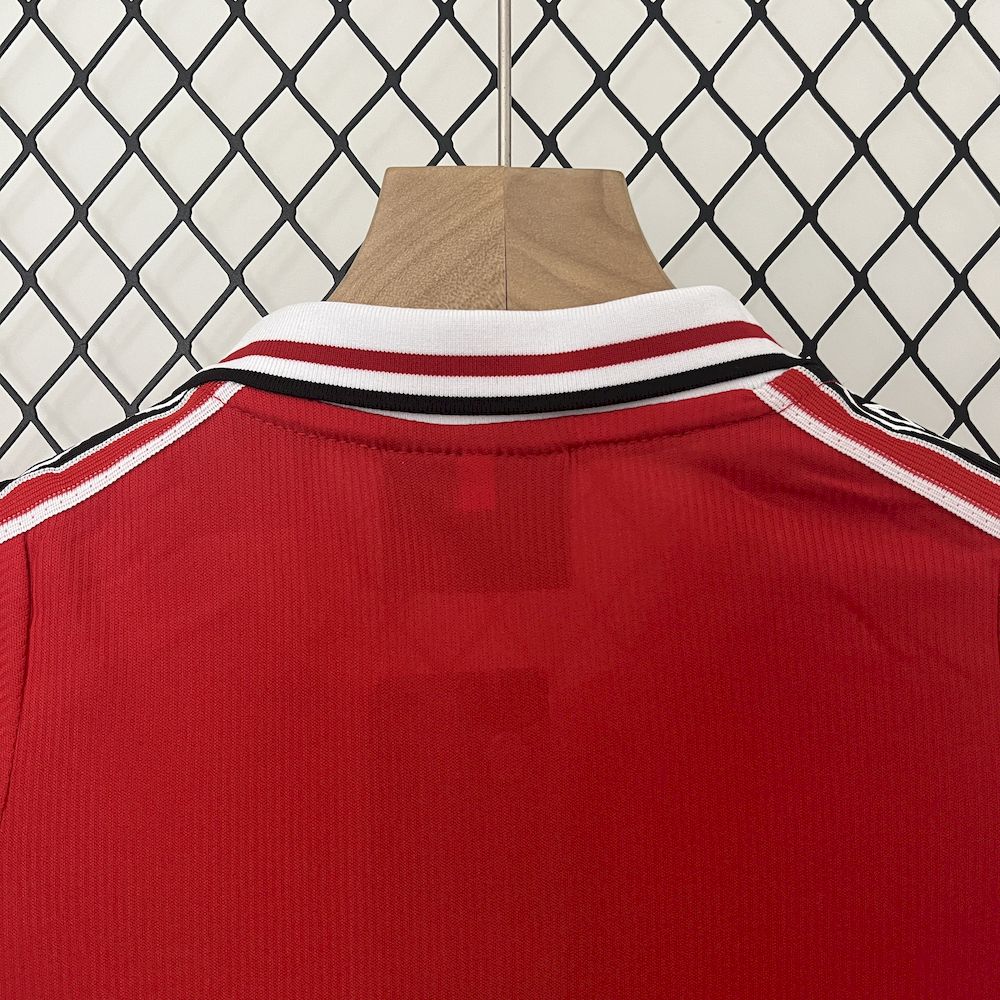 Camisa e shorts retrô infantil Manchester United 1998/99