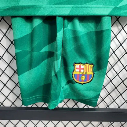 Kit de goleiro infantil verde do Barcelona 2023/24