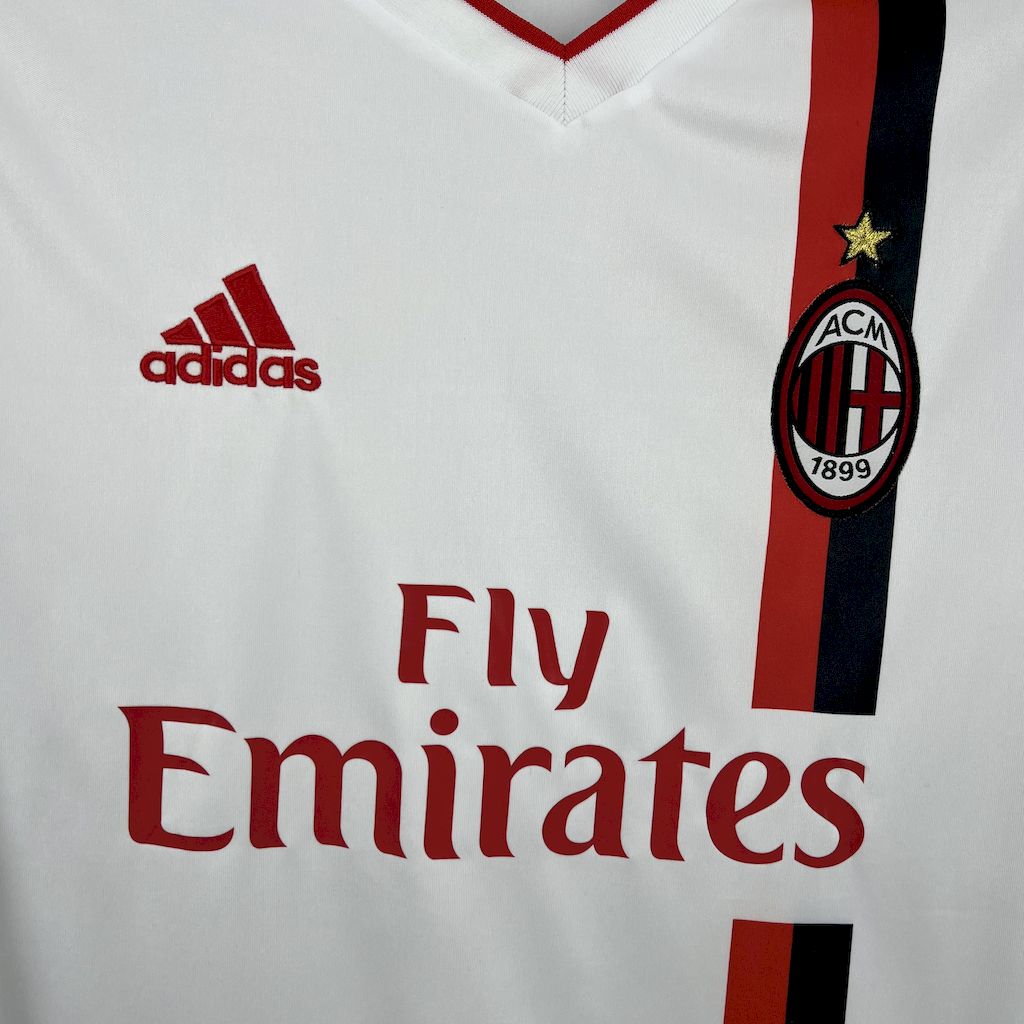 Camisa retrô reserva do AC Milan 2011/12