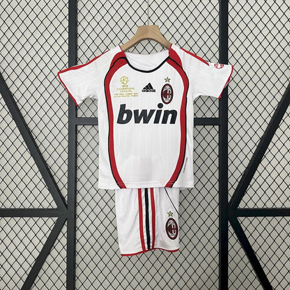 Camisa e shorts retrô infantil AC Milan 2006/07
