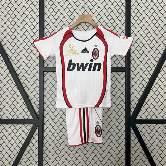Camisa e shorts retrô infantil AC Milan 2006/07